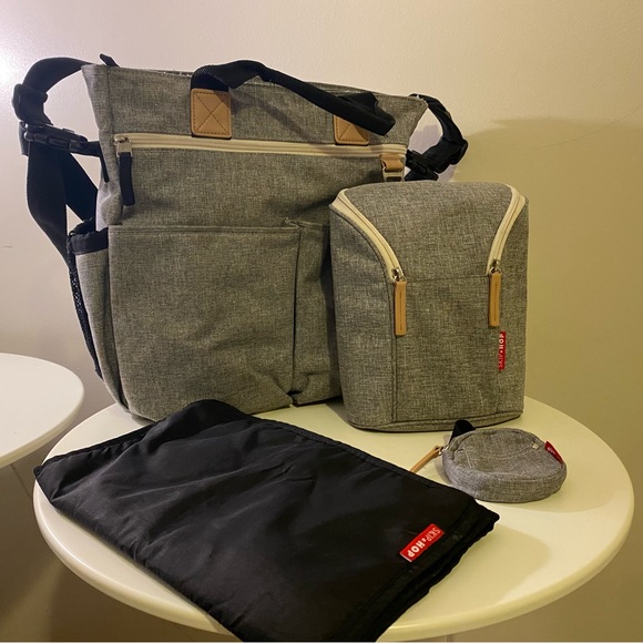 Skip hop diaper bag - Picture 3 of 10